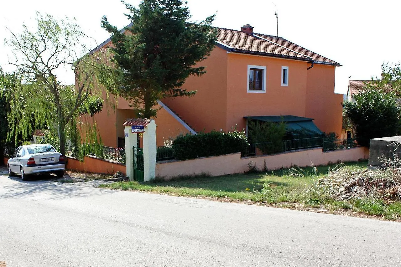 Apartments With A Parking Space Banjole, Pula - 2213