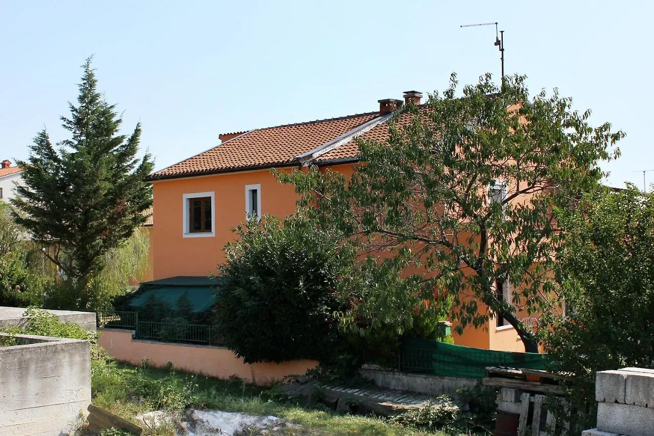 Apartments With A Parking Space Banjole, Pula - 2213