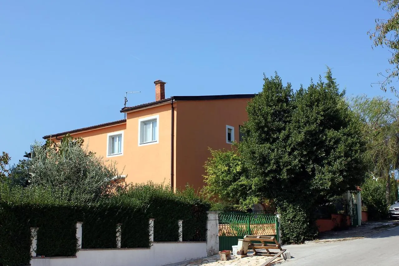 Apartments With A Parking Space Banjole, Pula - 2213