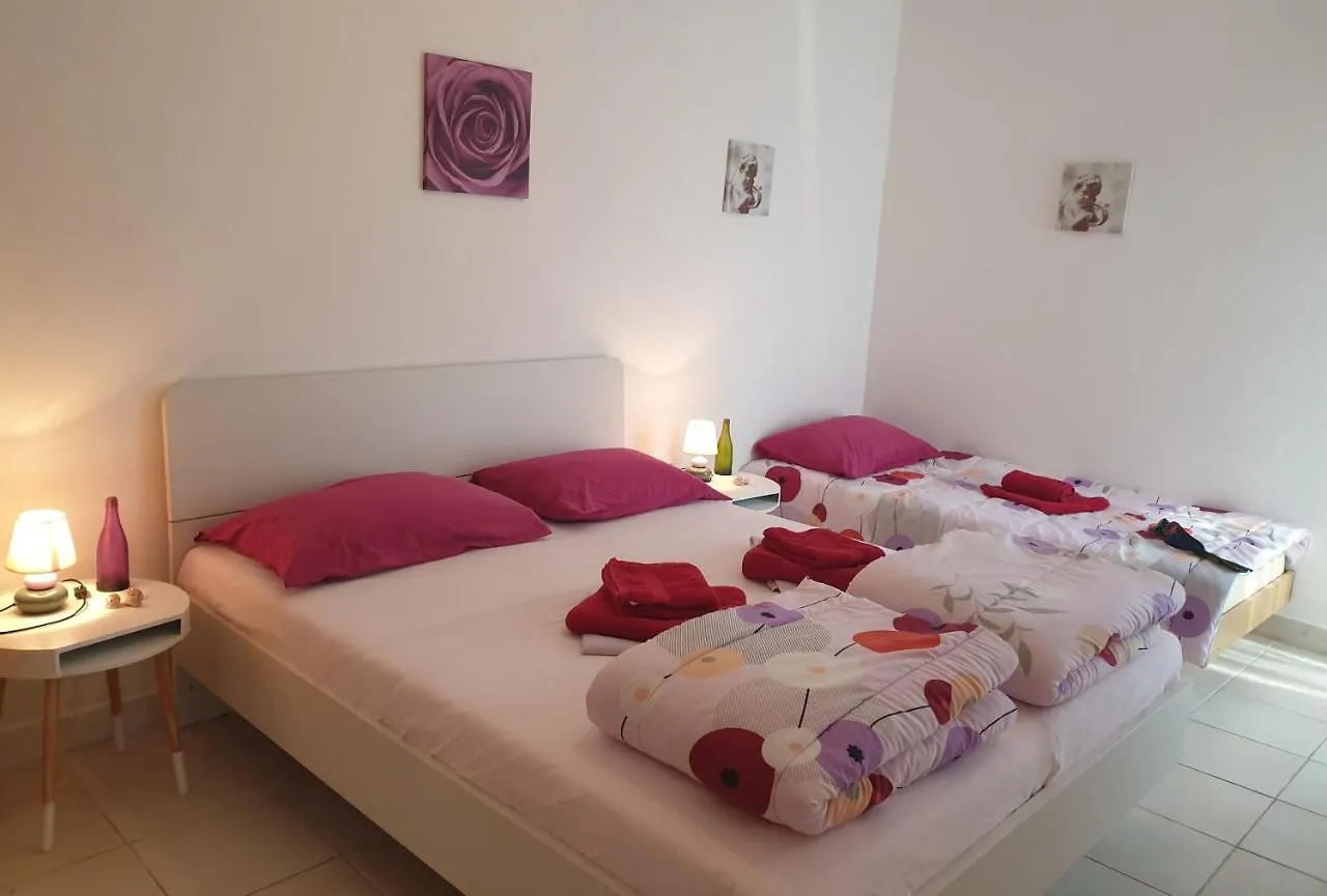 Apartments With A Parking Space Banjole, Pula - 2213 Croatia