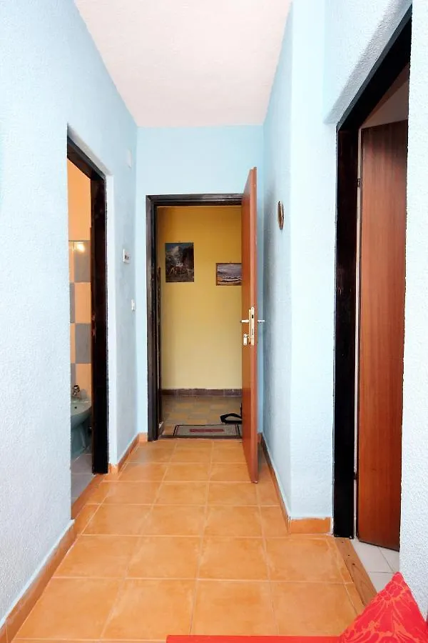 Apartments With A Parking Space Banjole, Pula - 2213