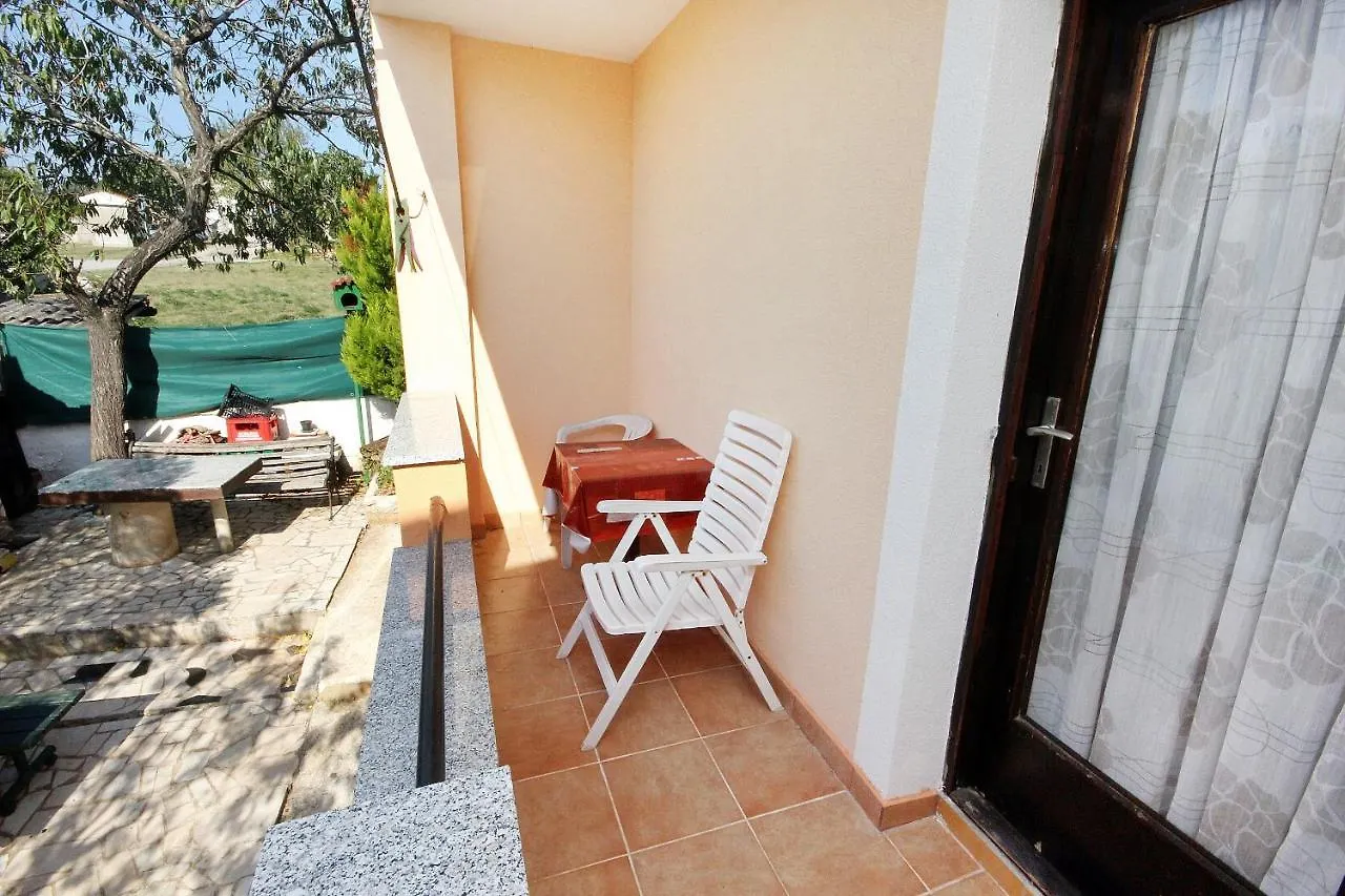 Apartments With A Parking Space Banjole, Pula - 2213